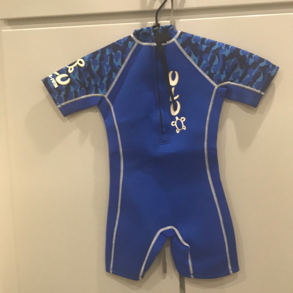 ULU kids by swimline wet suit size large